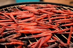 Chipotle-Chilis selbst räuchern - Jalapenos mit Mesquite smoken