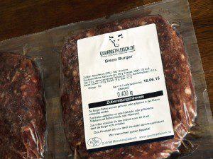 Bison-Burger mit Duroc-Naturbacon von gourmetfleisch.de