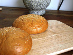 Bison-Burger mit Duroc-Naturbacon von gourmetfleisch.de