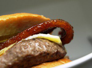 Bison-Burger mit Duroc-Naturbacon von gourmetfleisch.de