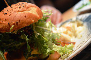 The Pub - Möpse trinken Bier - Berlin - Cheeseburger Review