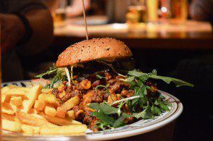 The Pub - Möpse trinken Bier - Berlin - Cheeseburger Review