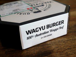 Wagyu-Chili-Cheese-Burger mit Nachos