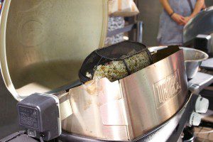 Rotisseriekorb für Popcorn von Weber (Pressefoto von fischerappelt.de)